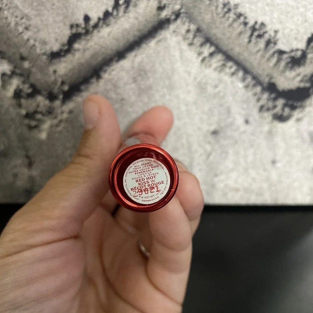 AVON‎ Color Rich Lipstick Red Hot Kiss New Full Size